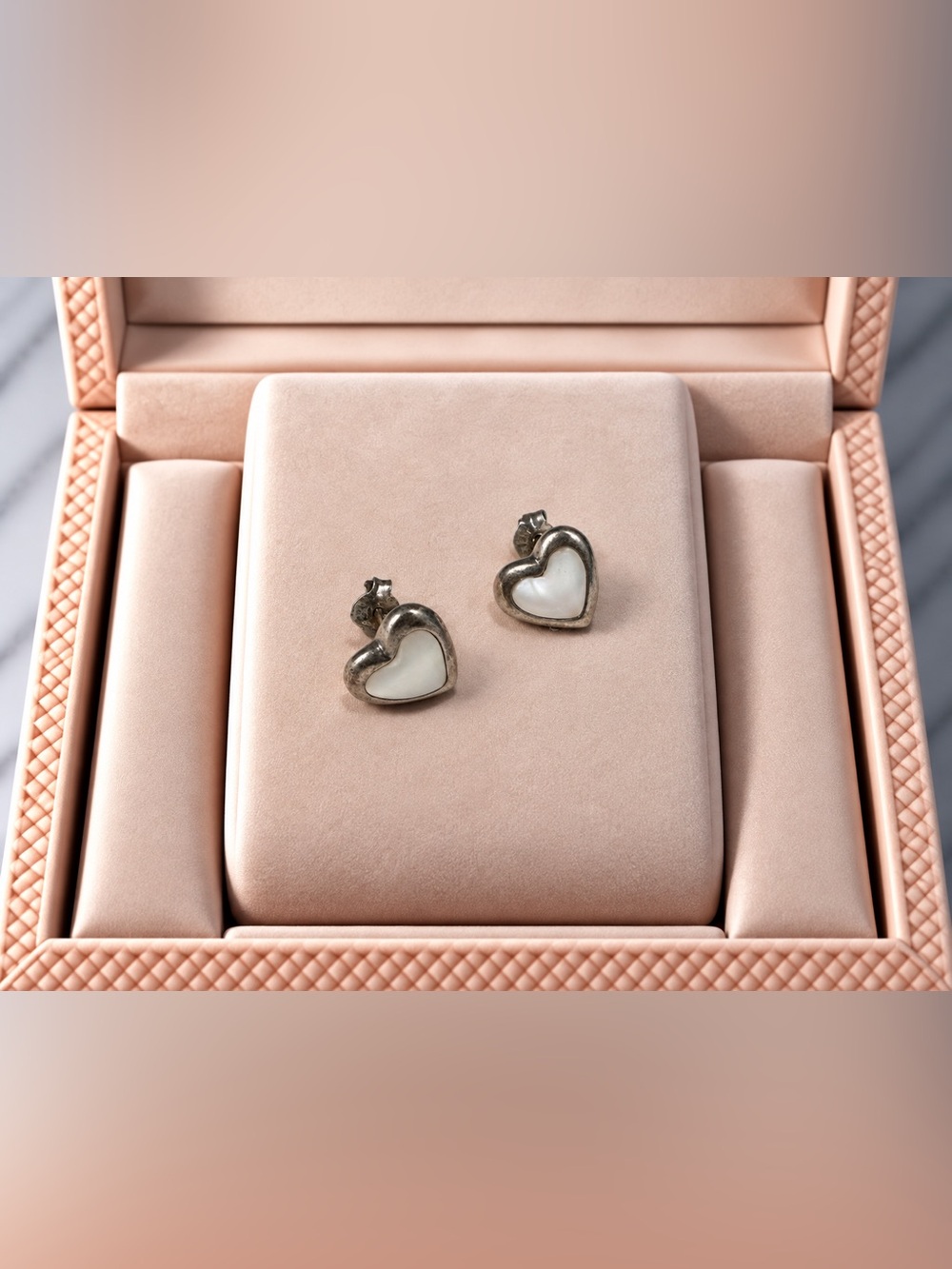 Heart-Shaped Mother of Pearl Stud Earrings - White